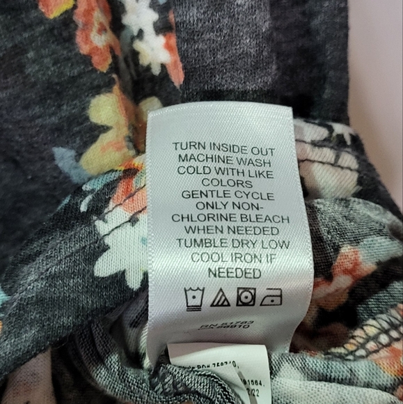 Maurices Women's Gray Sheer "Just Be Kind" Floral Graphic T-Shirt Size Small EUC - Picture 9 of 9